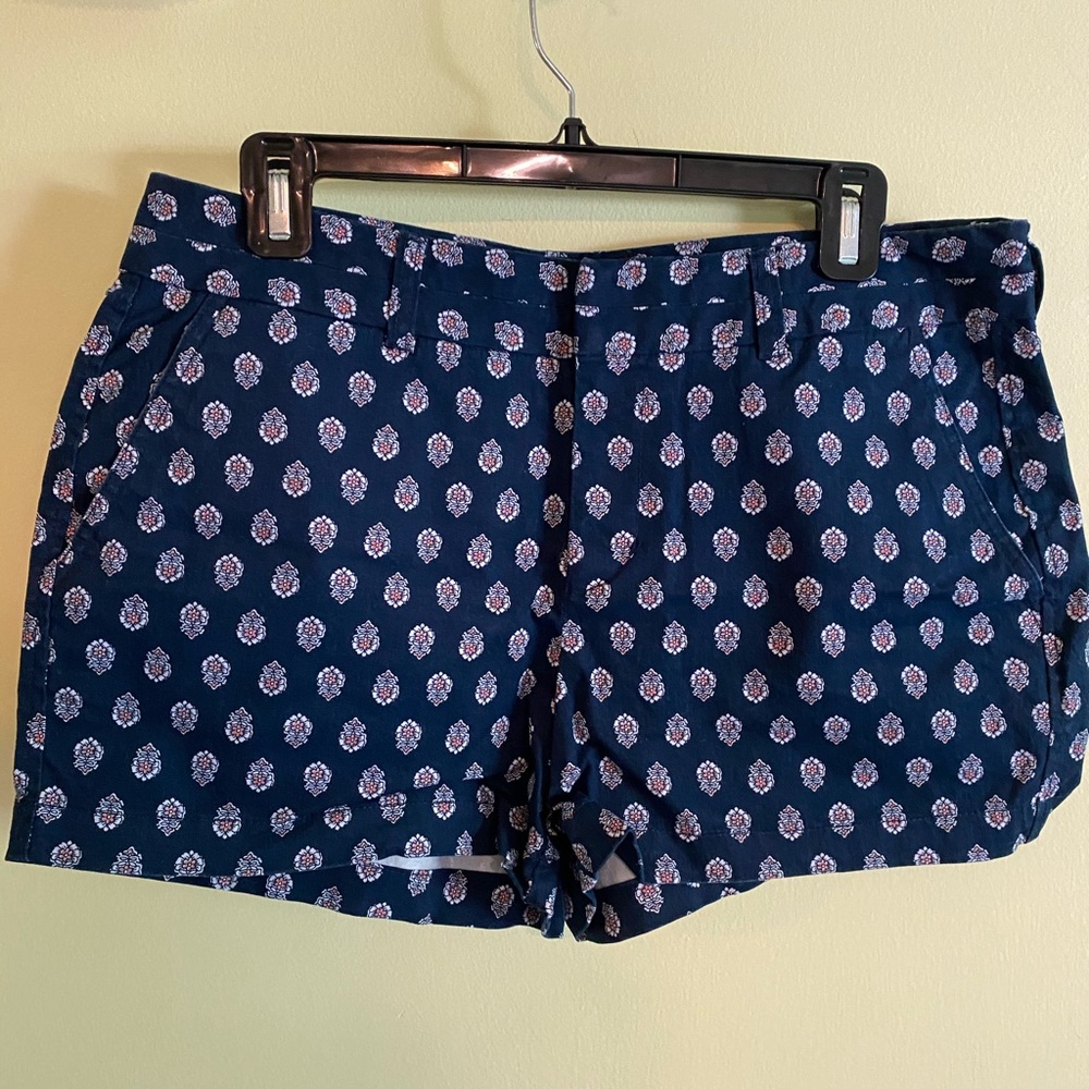 Gap patterned khaki shorts